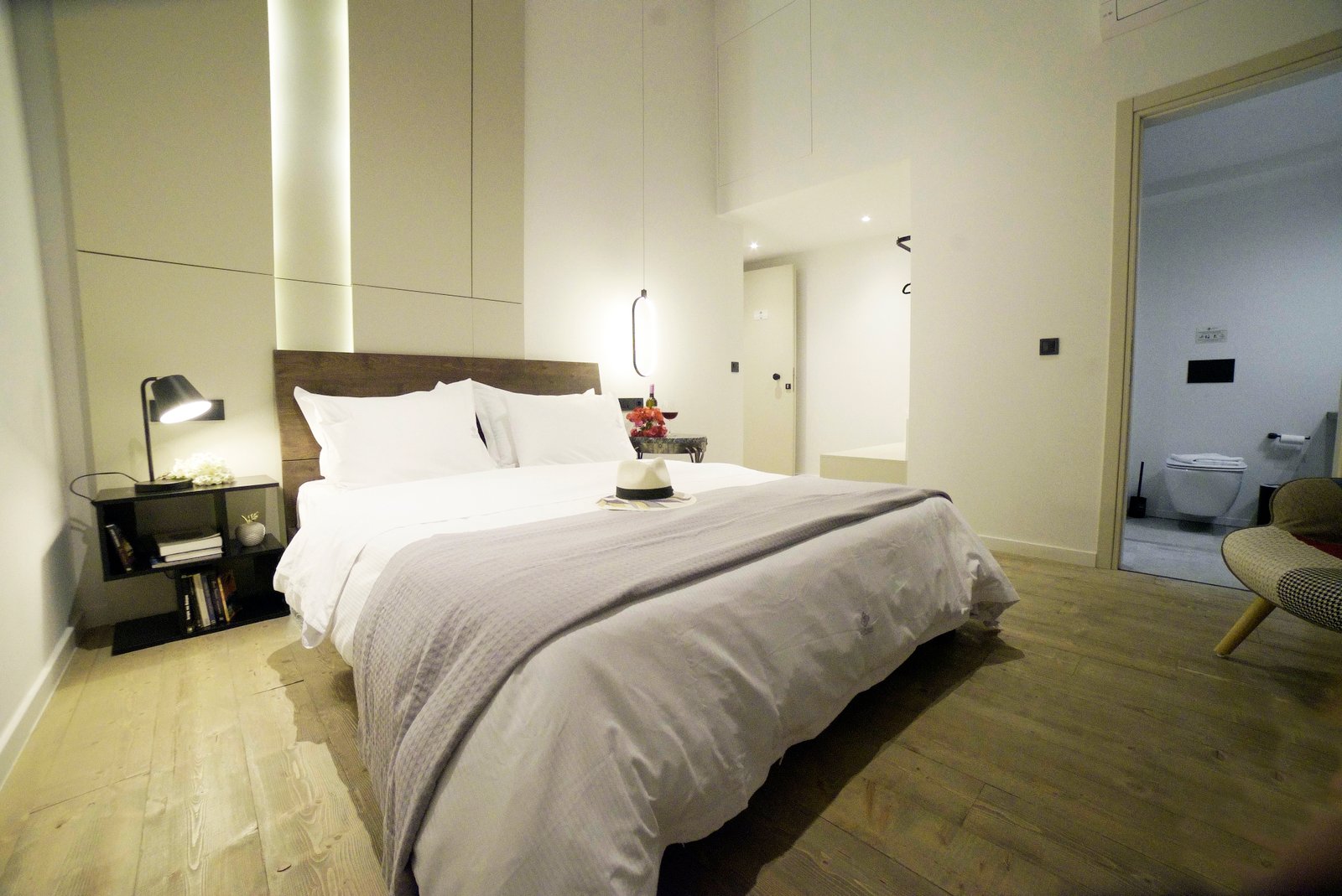 Δωμάτιο 104 Διαμέρισμα με διπλό κρεβάτι και θέα στον κήπο